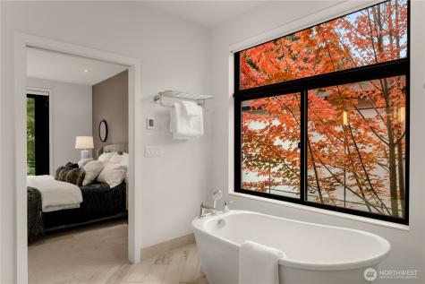 7002 93rd Avenue SE Mercer Island WA 98040