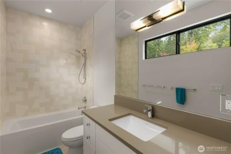 7002 93rd Avenue SE Mercer Island WA 98040