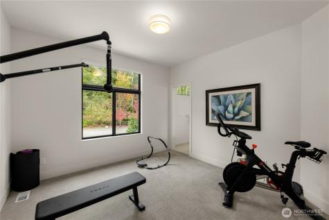 7002 93rd Avenue SE Mercer Island WA 98040