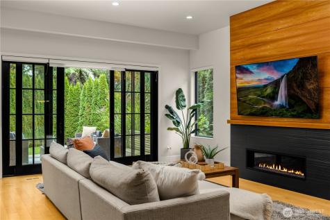 7002 93rd Avenue SE Mercer Island WA 98040