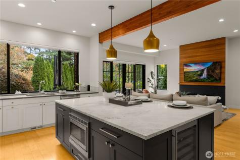 7002 93rd Avenue SE Mercer Island WA 98040