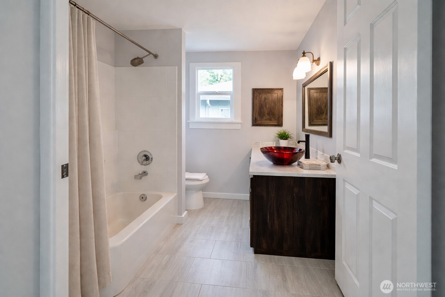5611 Brooklyn Avenue NE Seattle WA 98105