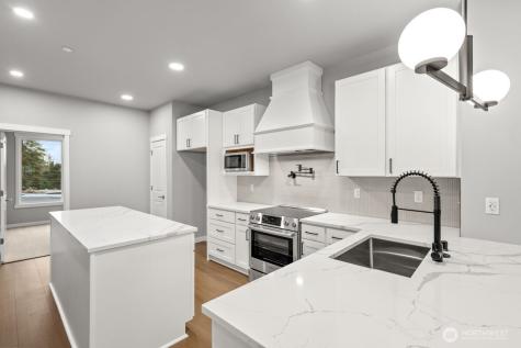 16823 Alder Way Lynnwood WA 98037