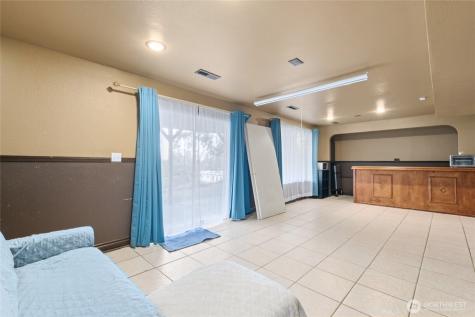 2826 S Meridian Puyallup WA 98373