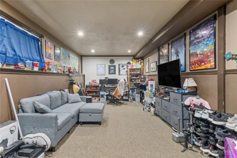 2826 S Meridian Puyallup WA 98373