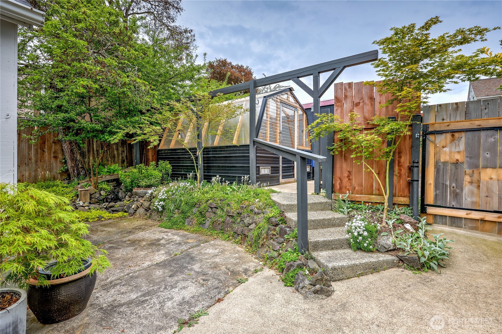 2004 E 15th Street Bremerton WA 98310