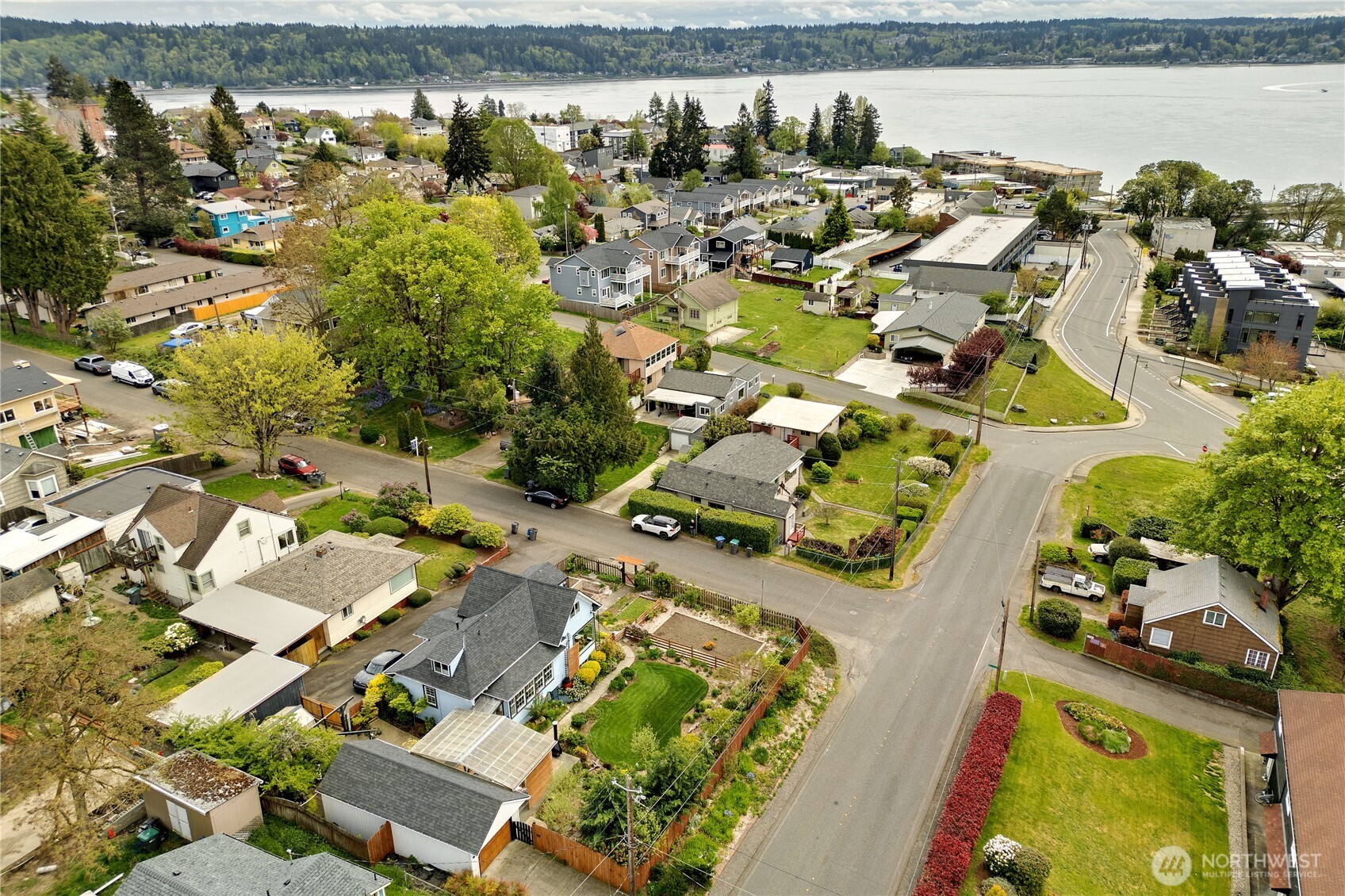 2004 E 15th Street Bremerton WA 98310