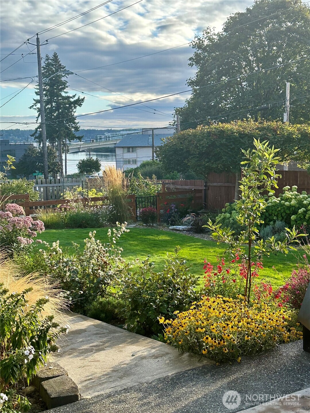 2004 E 15th Street Bremerton WA 98310