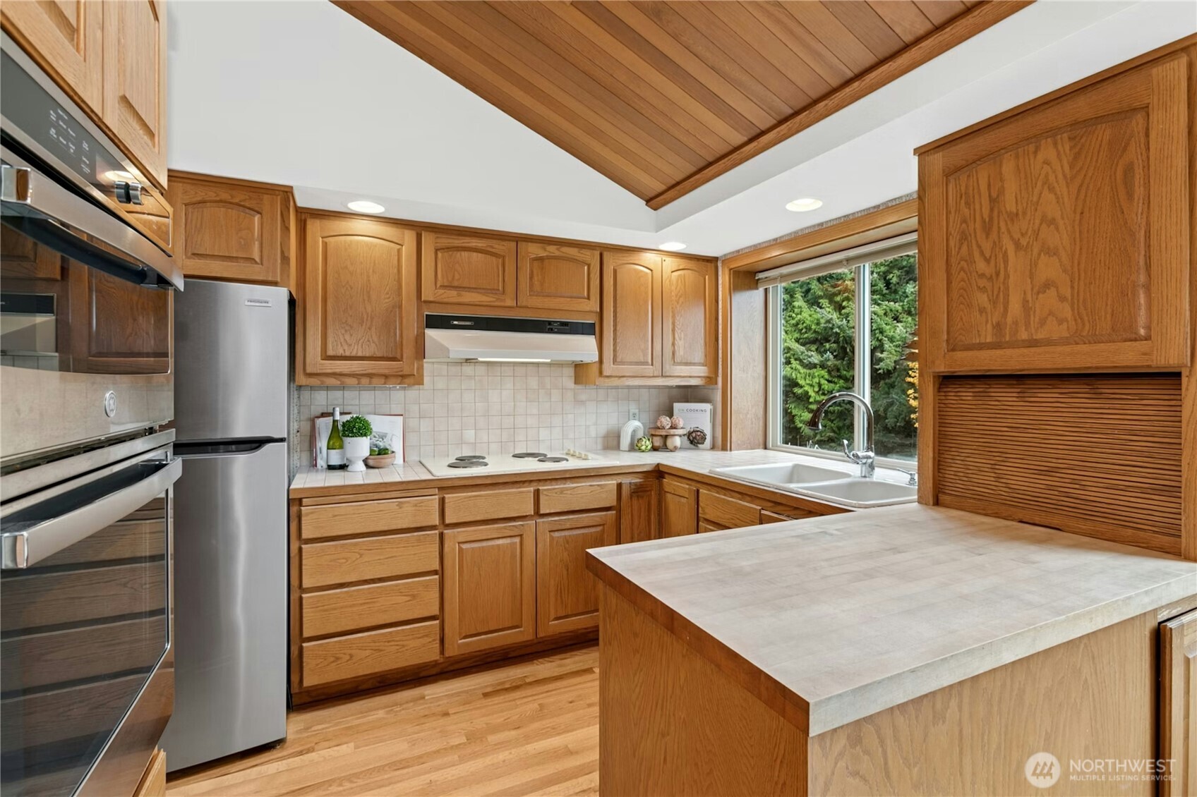 16730 32nd Place NE Lake Forest Park WA 98155