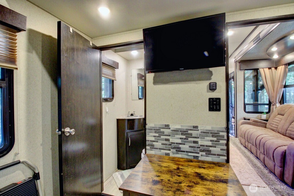 10 Riverside Drive Deming WA 98244