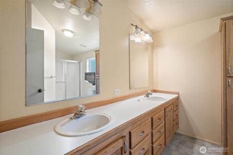11 SE Fuchsia Avenue Shelton WA 98584