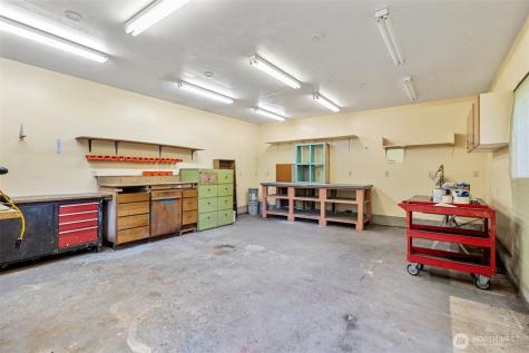 11 SE Fuchsia Avenue Shelton WA 98584