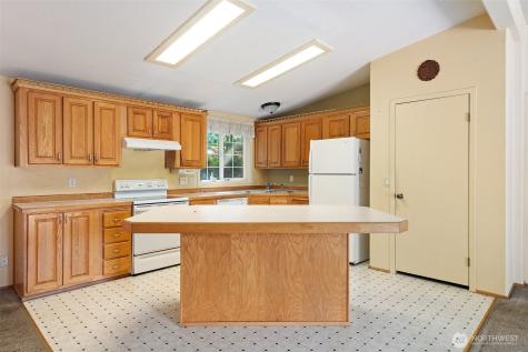 11 SE Fuchsia Avenue Shelton WA 98584