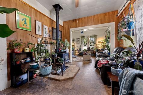 1218 Cedar Street Raymond WA 98577