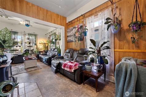 1218 Cedar Street Raymond WA 98577