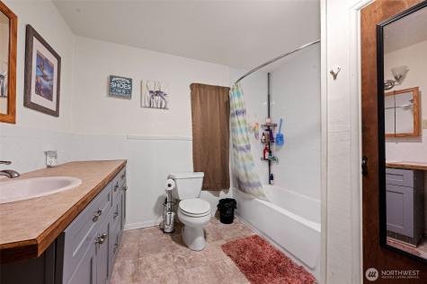 1218 Cedar Street Raymond WA 98577