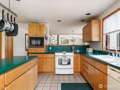 2047 Briarwood Drive Oak Harbor WA 98277