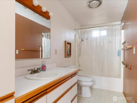 2047 Briarwood Drive Oak Harbor WA 98277