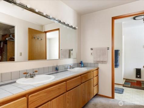 2047 Briarwood Drive Oak Harbor WA 98277