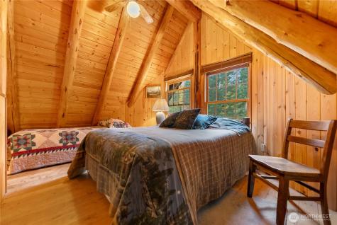 26 Mercer Road Mazama WA 98833