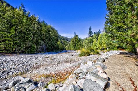 26 Mercer Road Mazama WA 98833