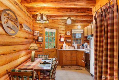 26 Mercer Road Mazama WA 98833