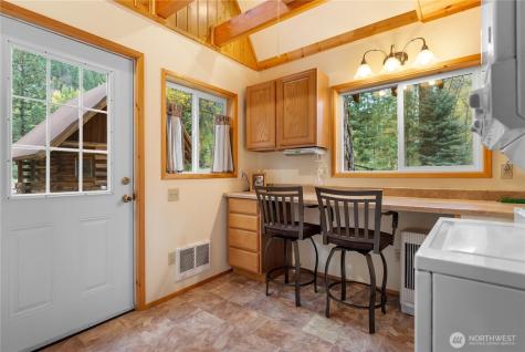 26 Mercer Road Mazama WA 98833