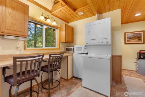 26 Mercer Road Mazama WA 98833