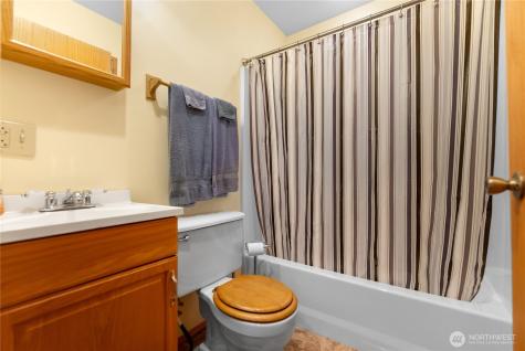 26 Mercer Road Mazama WA 98833