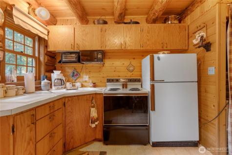 26 Mercer Road Mazama WA 98833