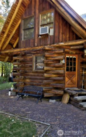 26 Mercer Road Mazama WA 98833