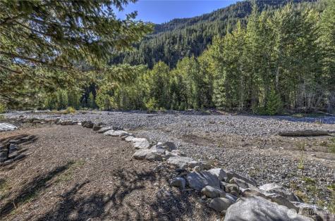 26 Mercer Road Mazama WA 98833