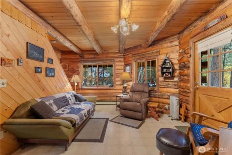 26 Mercer Road Mazama WA 98833