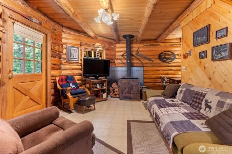 26 Mercer Road Mazama WA 98833