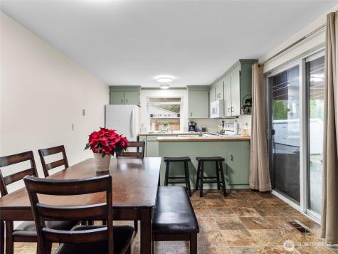 302 1st Avenue E Pacific WA 98047