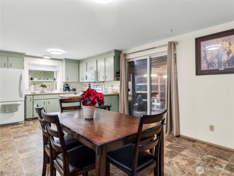302 1st Avenue E Pacific WA 98047