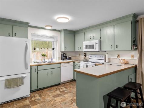 302 1st Avenue E Pacific WA 98047