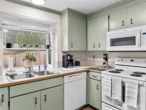 302 1st Avenue E Pacific WA 98047
