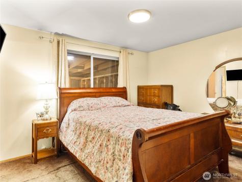 302 1st Avenue E Pacific WA 98047