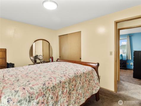302 1st Avenue E Pacific WA 98047