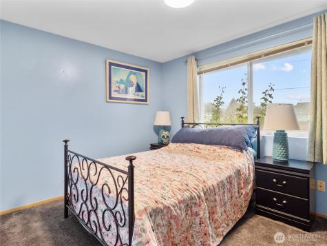 302 1st Avenue E Pacific WA 98047