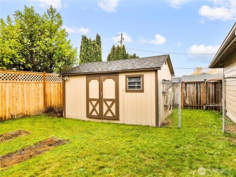 302 1st Avenue E Pacific WA 98047