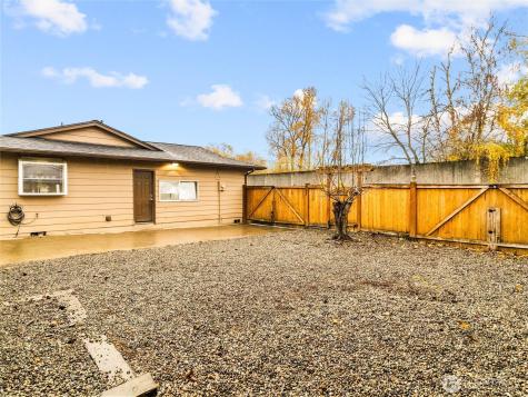 302 1st Avenue E Pacific WA 98047