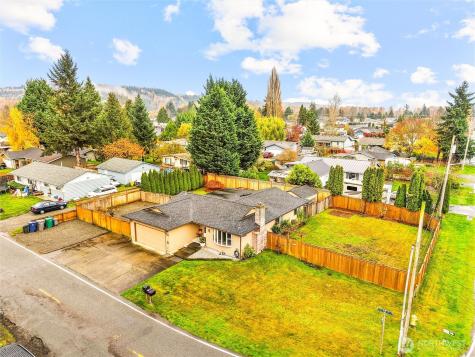 302 1st Avenue E Pacific WA 98047