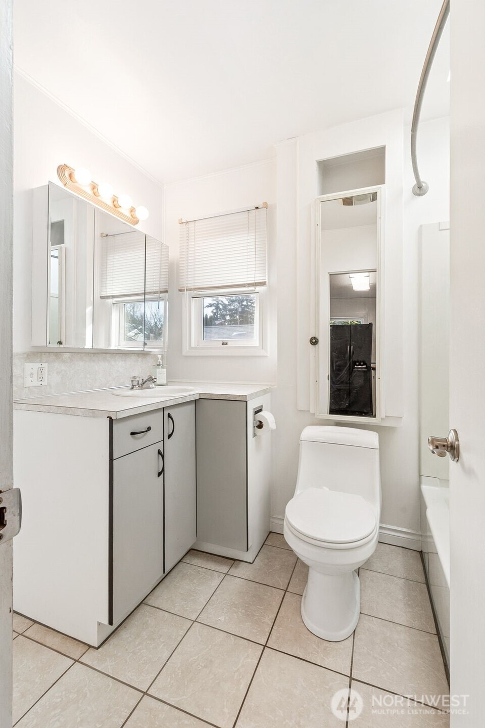12413 2nd Avenue S Seattle WA 98168