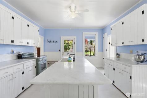 10472 NE Sunrise Bluff Lane Bainbridge Island WA 98110