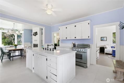10472 NE Sunrise Bluff Lane Bainbridge Island WA 98110