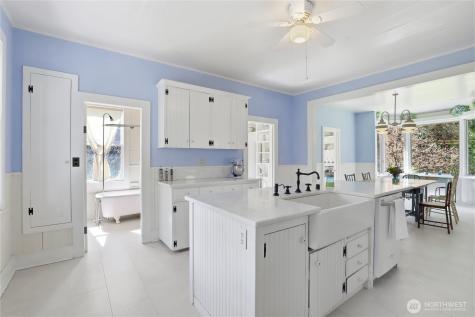 10472 NE Sunrise Bluff Lane Bainbridge Island WA 98110