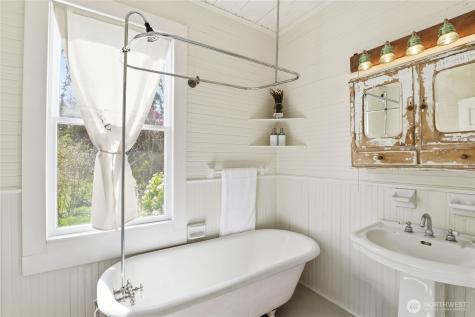 10472 NE Sunrise Bluff Lane Bainbridge Island WA 98110