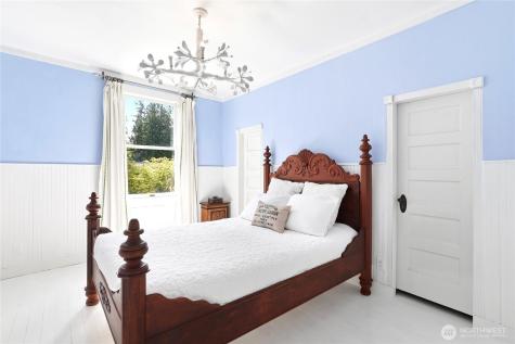 10472 NE Sunrise Bluff Lane Bainbridge Island WA 98110